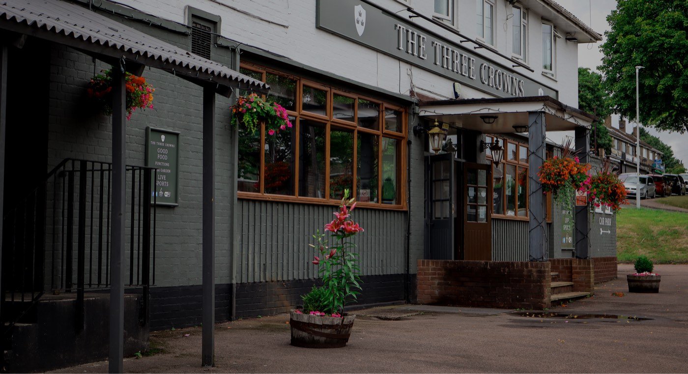 Three Crowns atmosphere